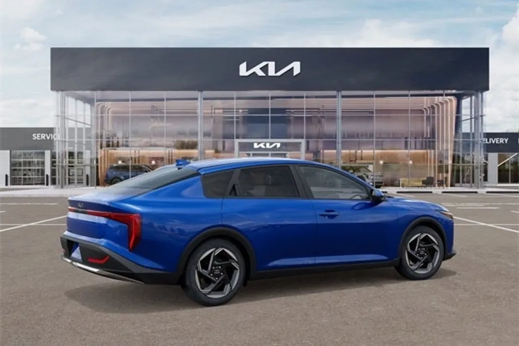2025 Kia K4 EX photo 1