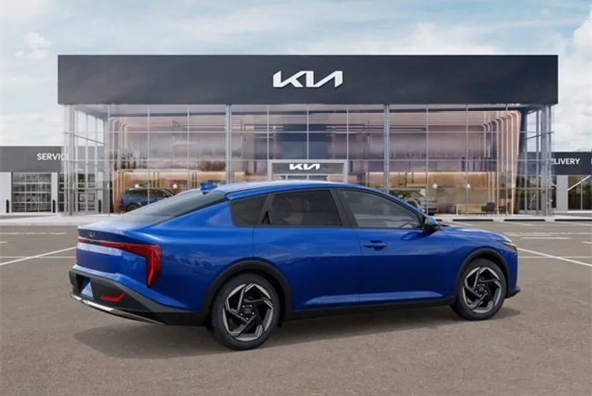 2025 Kia K4 EX photo 1