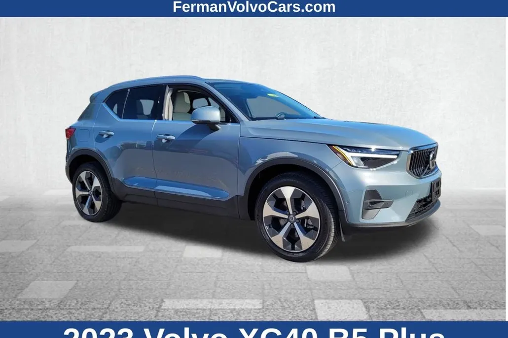 2023 Volvo XC40 Plus photo 1