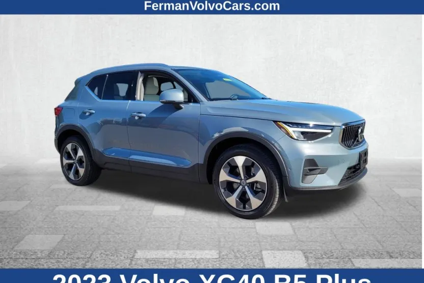 2023 Volvo XC40 Plus photo 1