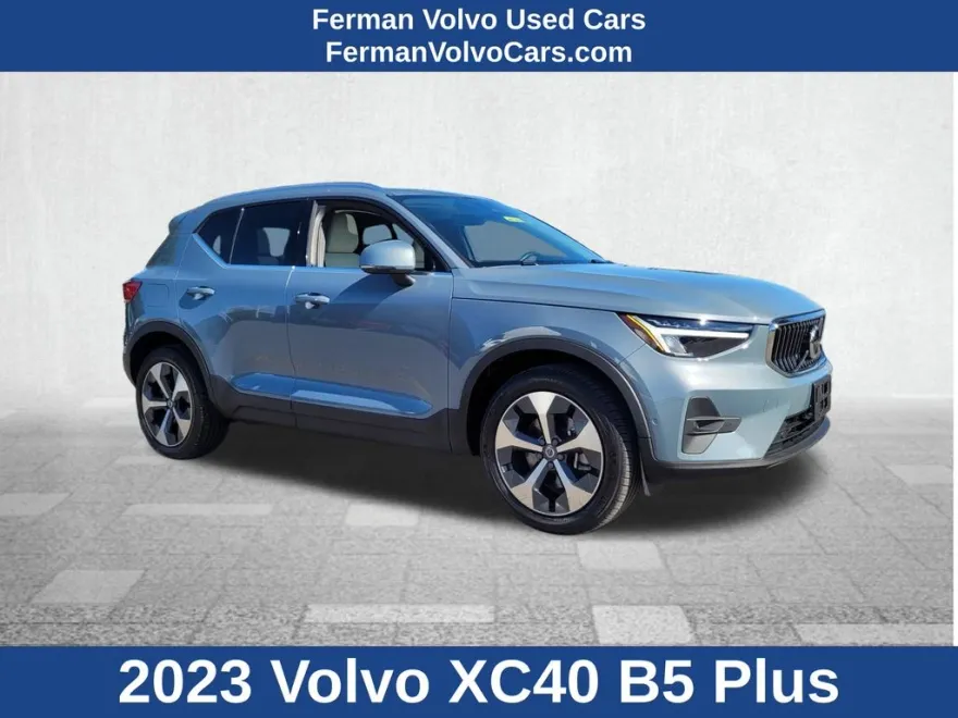 2023 Volvo XC40 Plus photo 1