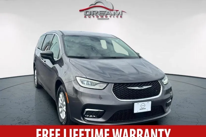 2023 Chrysler Pacifica Touring L photo 1