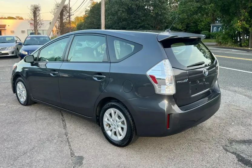 2013 Toyota Prius V Two photo 1