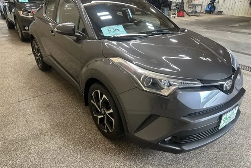 2018 Toyota C-HR XLE Premium photo 1