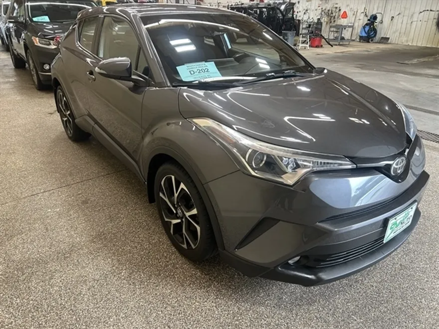 2018 Toyota C-HR XLE Premium photo 1