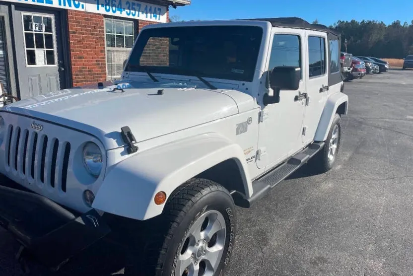 2014 Jeep Wrangler Unlimited Sahara photo 1