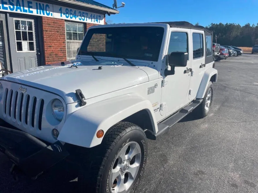 2014 Jeep Wrangler Unlimited Sahara photo 1