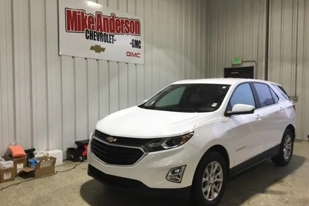 2021 Chevrolet Equinox LT photo 1