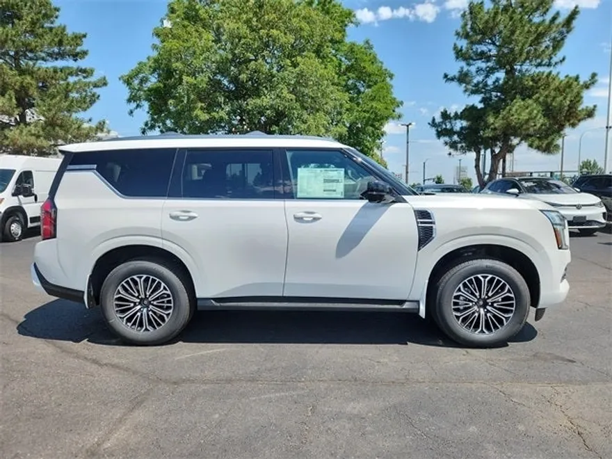 2025 Nissan Armada SL photo 1