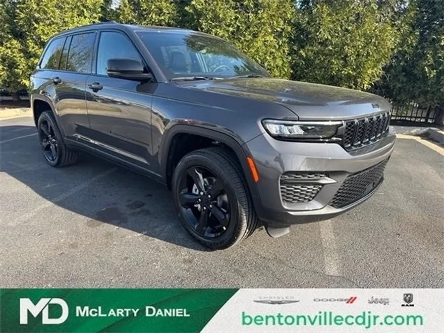 2025 Jeep Grand Cherokee Altitude photo 1
