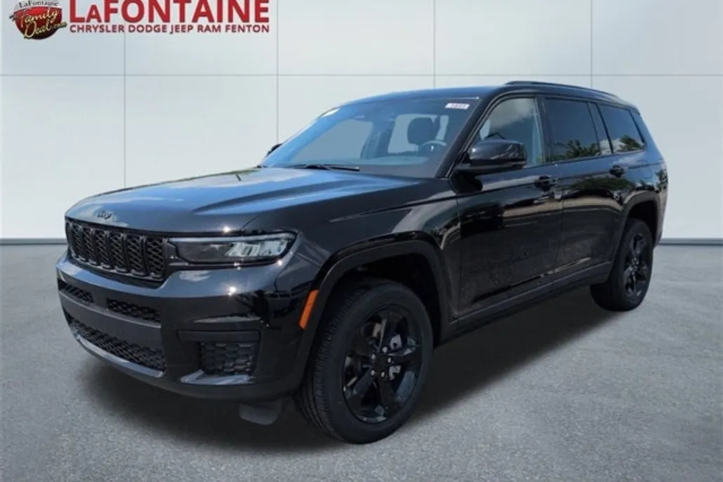 2025 Jeep Grand Cherokee Sport photo 1