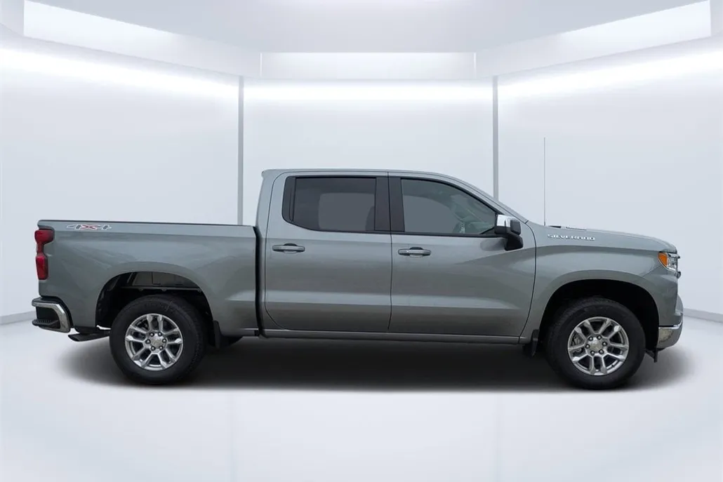 2026 Chevrolet Silverado 1500 LT photo 1