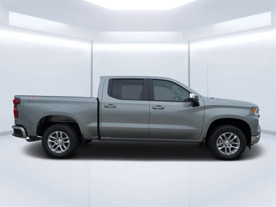 2026 Chevrolet Silverado 1500 LT photo 1