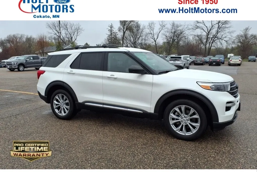 2023 Ford Explorer XLT photo 1