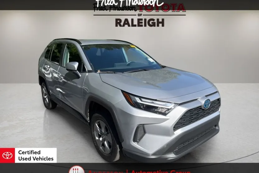 2024 Toyota RAV4 Hybrid XLE photo 1