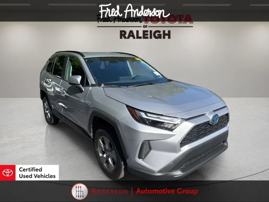 2024 Toyota RAV4 Hybrid XLE photo 1