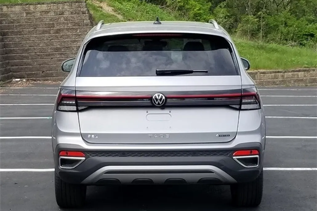 2025 Volkswagen Taos SEL photo 1