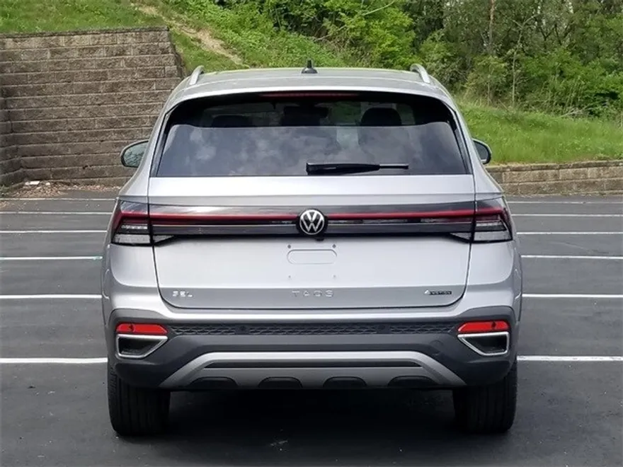 2025 Volkswagen Taos SEL photo 1