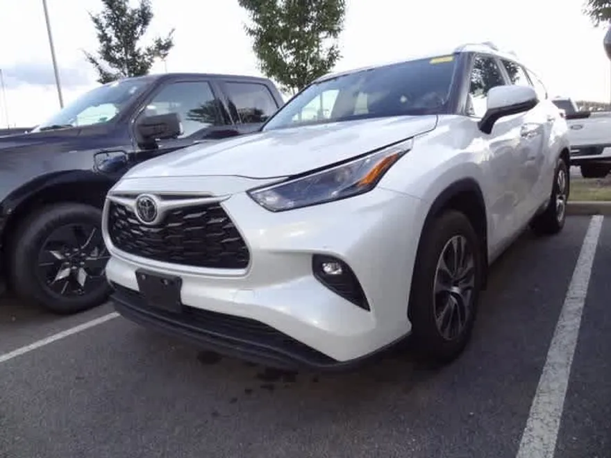 2023 Toyota Highlander XLE photo 1