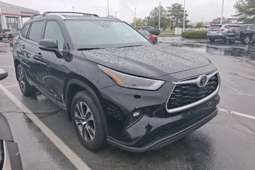 2022 Toyota Highlander XLE photo 1