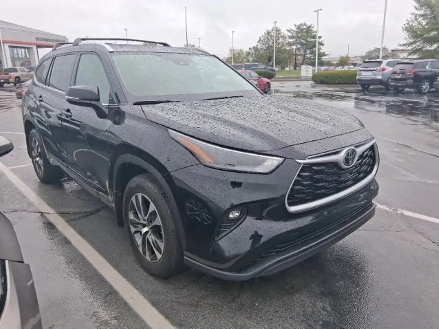 2022 Toyota Highlander XLE photo 1