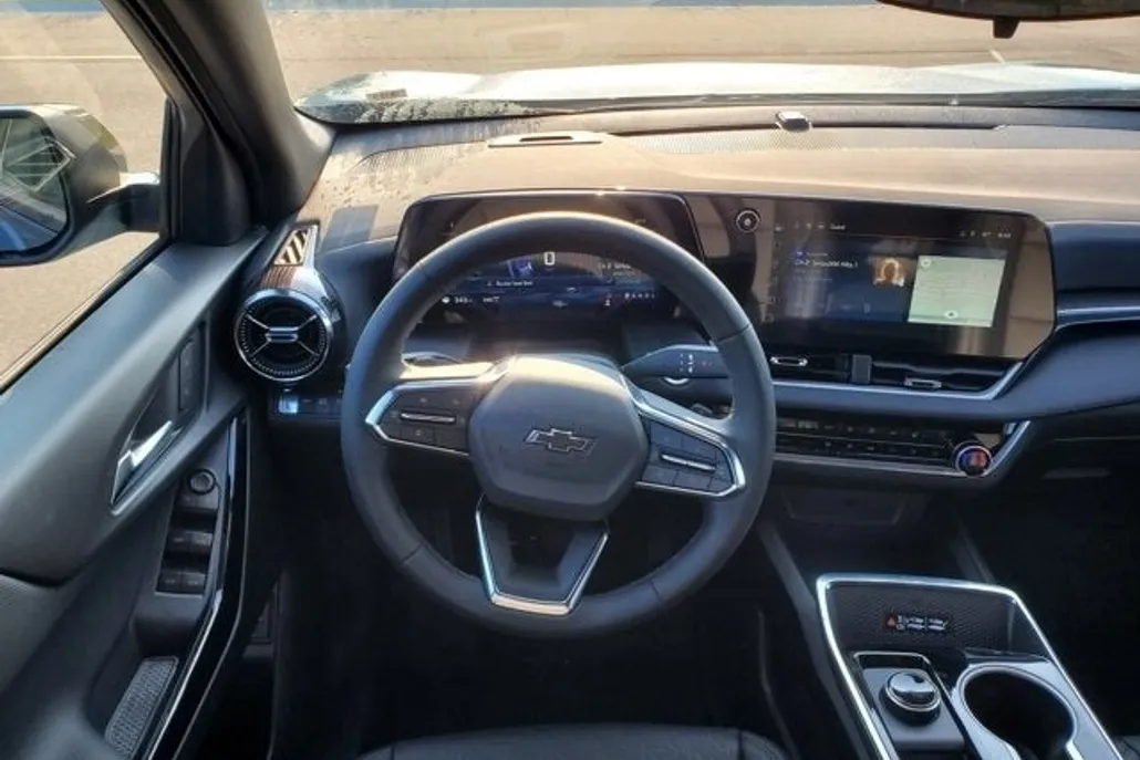 2026 Chevrolet Equinox LT photo 1