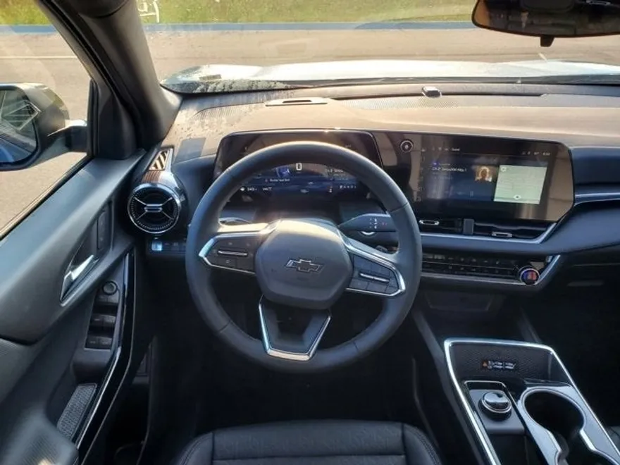 2026 Chevrolet Equinox LT photo 1