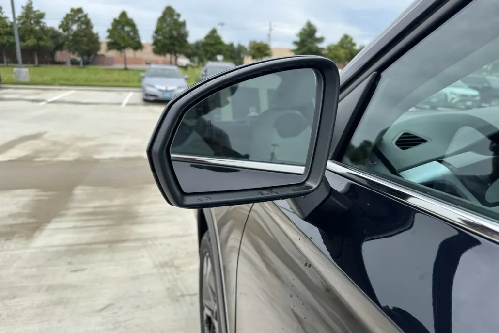 2025 Volkswagen Taos SE photo 1
