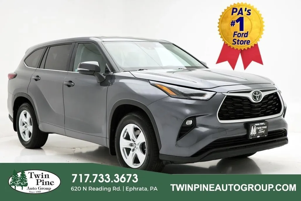 2024 Toyota Highlander LE photo 1