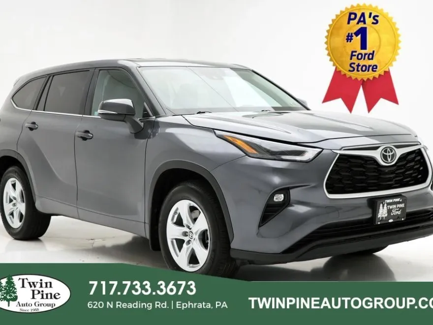 2024 Toyota Highlander LE photo 1