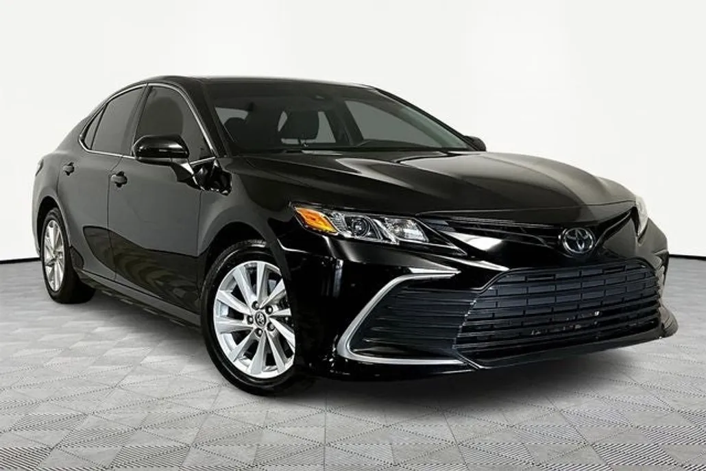 2024 Toyota Camry LE photo 1
