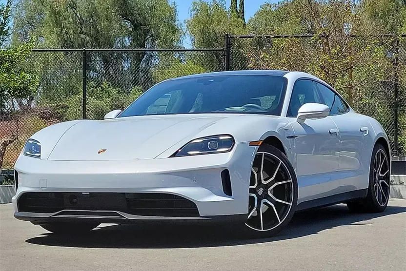 2025 Porsche Taycan 4S photo 1