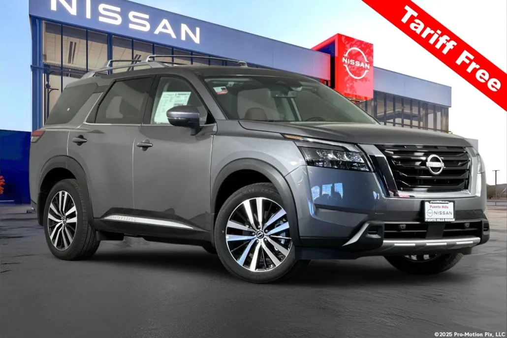 2025 Nissan Pathfinder Platinum photo 1