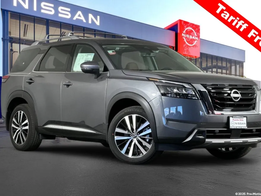 2025 Nissan Pathfinder Platinum photo 1
