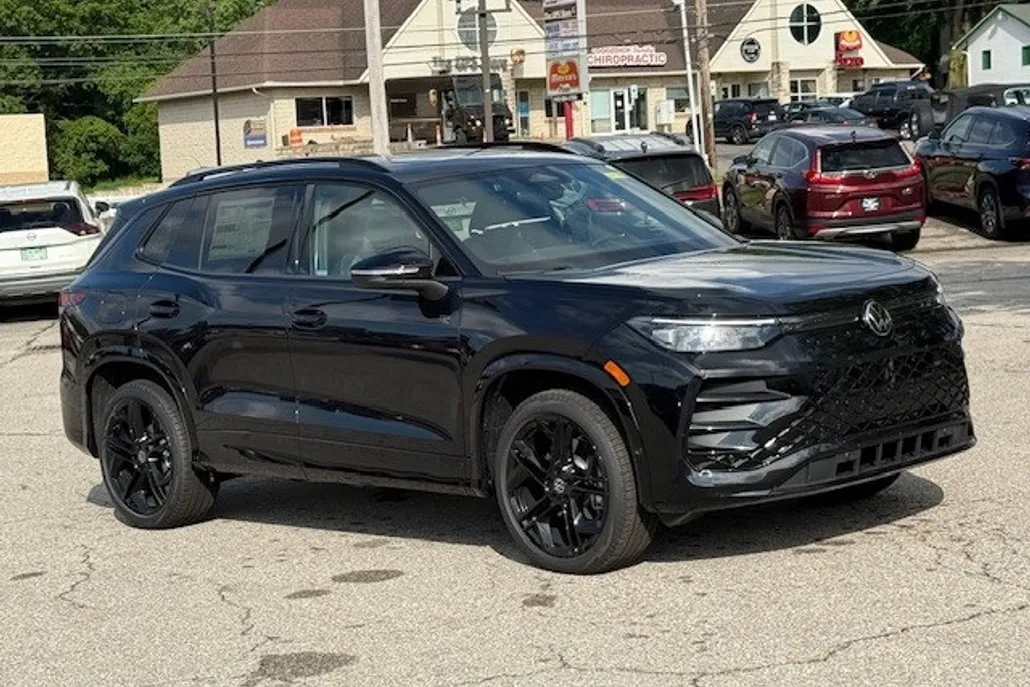 2025 Volkswagen Tiguan SE R-Line Black photo 1