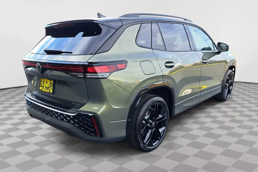 2025 Volkswagen Tiguan SE R-Line Black photo 1