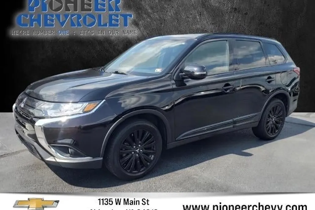 2020 Mitsubishi Outlander ES photo 1