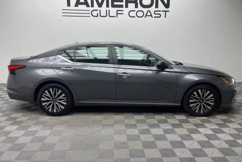 2024 Nissan Altima 2.5 SV photo 1