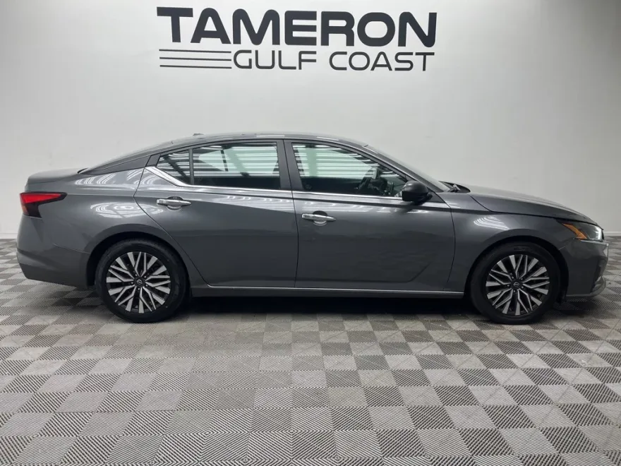 2024 Nissan Altima 2.5 SV photo 1