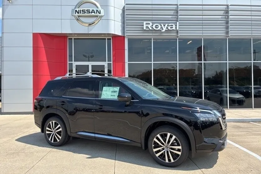 2025 Nissan Pathfinder Platinum photo 1