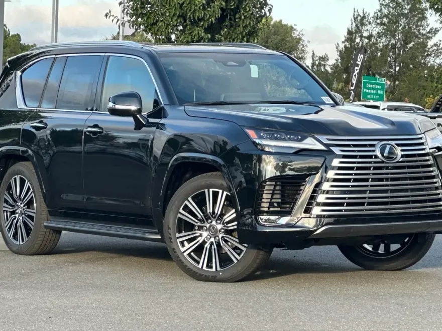 2025 Lexus LX 600 Luxury photo 1