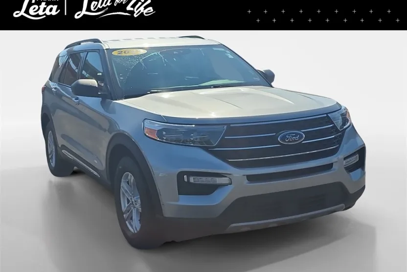 2023 Ford Explorer XLT photo 1