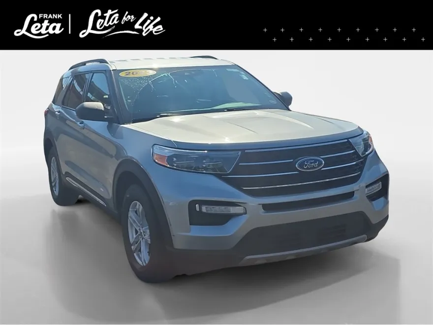 2023 Ford Explorer XLT photo 1