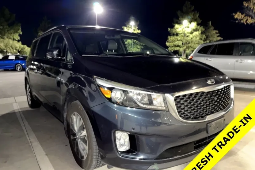 2016 Kia Sedona SX photo 1