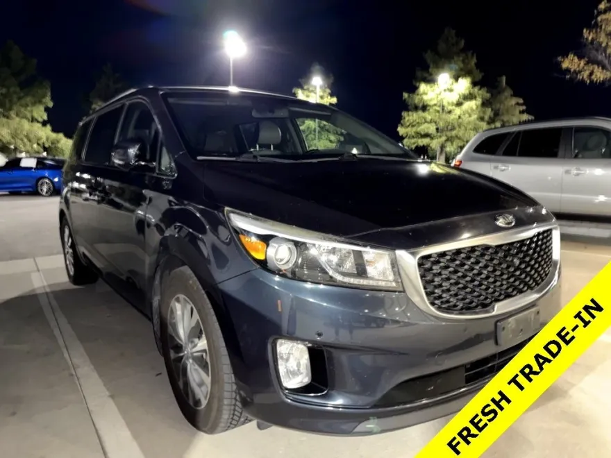 2016 Kia Sedona SX photo 1