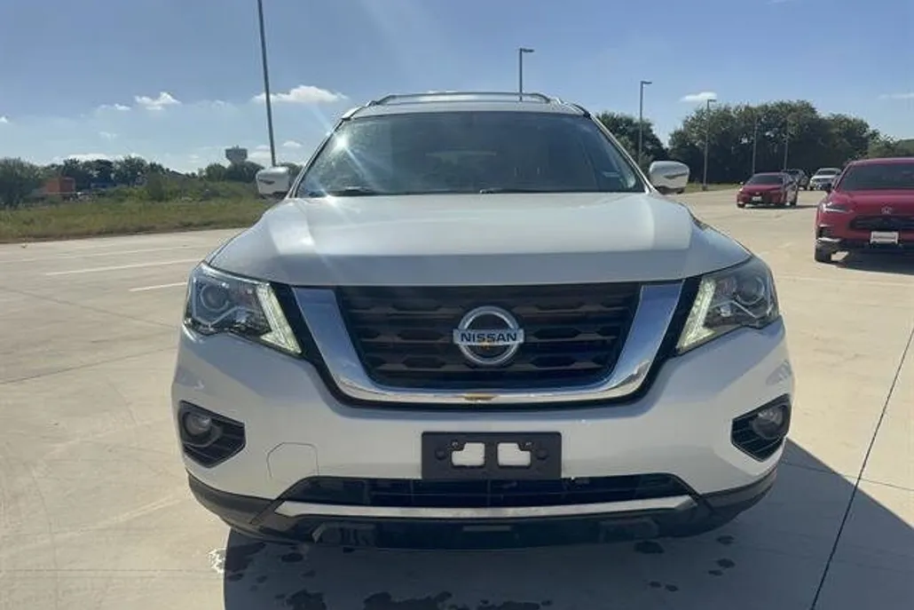 2017 Nissan Pathfinder SL photo 1