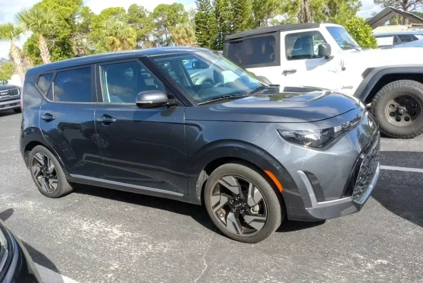2023 Kia Soul GT-Line photo 1