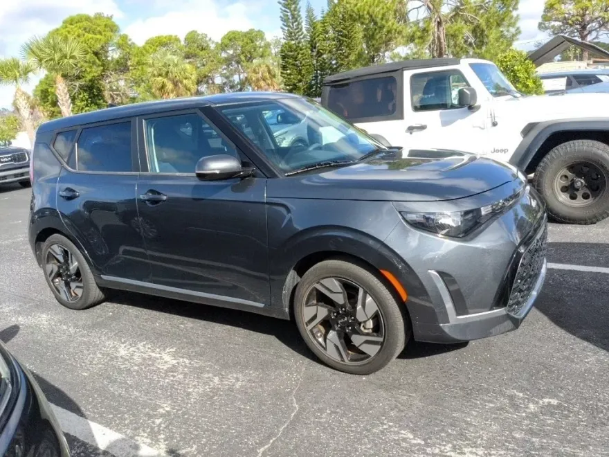 2023 Kia Soul GT-Line photo 1