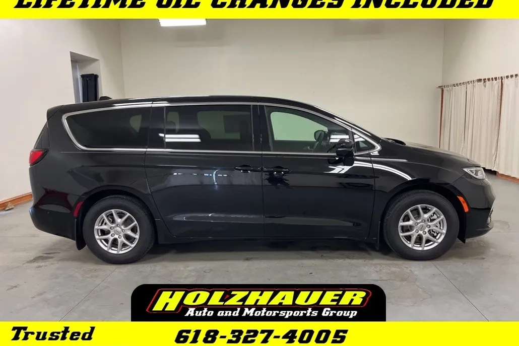 2025 Chrysler Pacifica photo 1