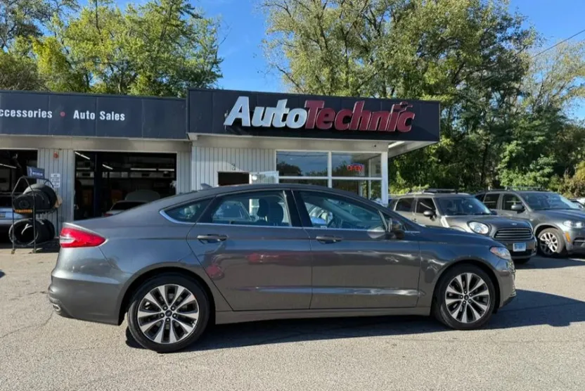 2019 Ford Fusion SE photo 1